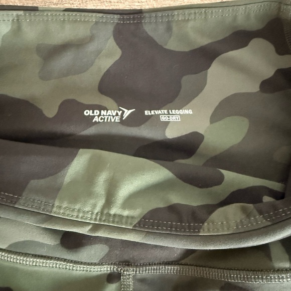 Old Navy Green and Black Camo Leggings - Picture 2 of 2